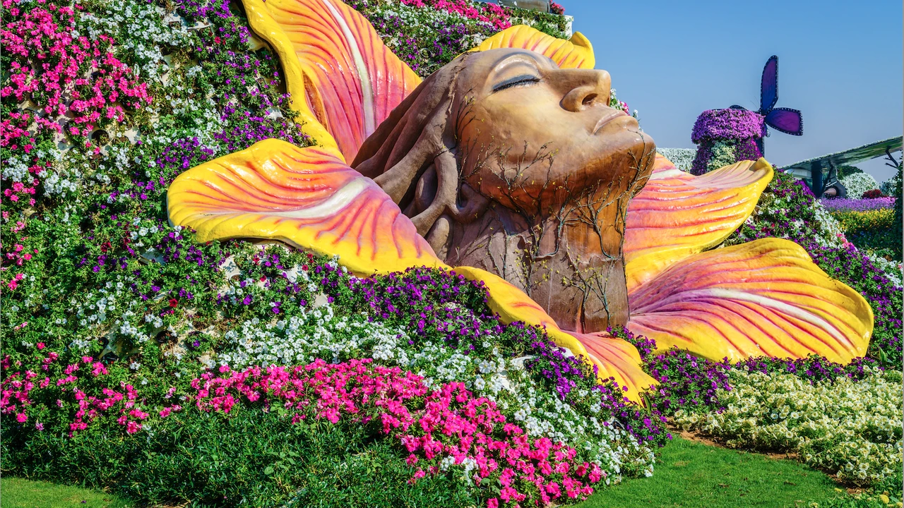 Парк цветов Dubai Miracle Garden и мультикультурный парк Global Village