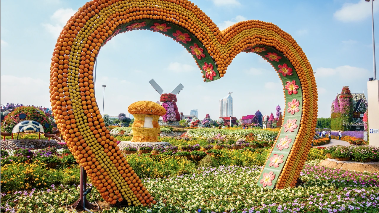 Парк цветов Dubai Miracle Garden и мультикультурный парк Global Village
