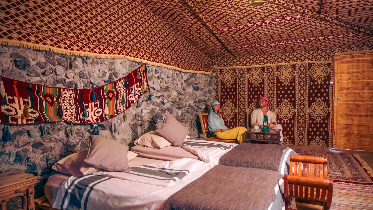 Overnight Desert Safari with Stone Dwelling Stay