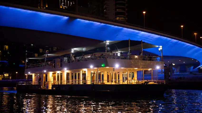 Круиз с ужином на катамаране «Alexandra Sea Lounge» по Дубай Марине
