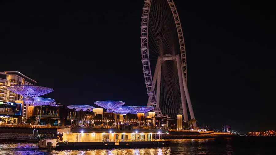 Круиз с ужином на катамаране «Alexandra Sea Lounge» по Дубай Марине