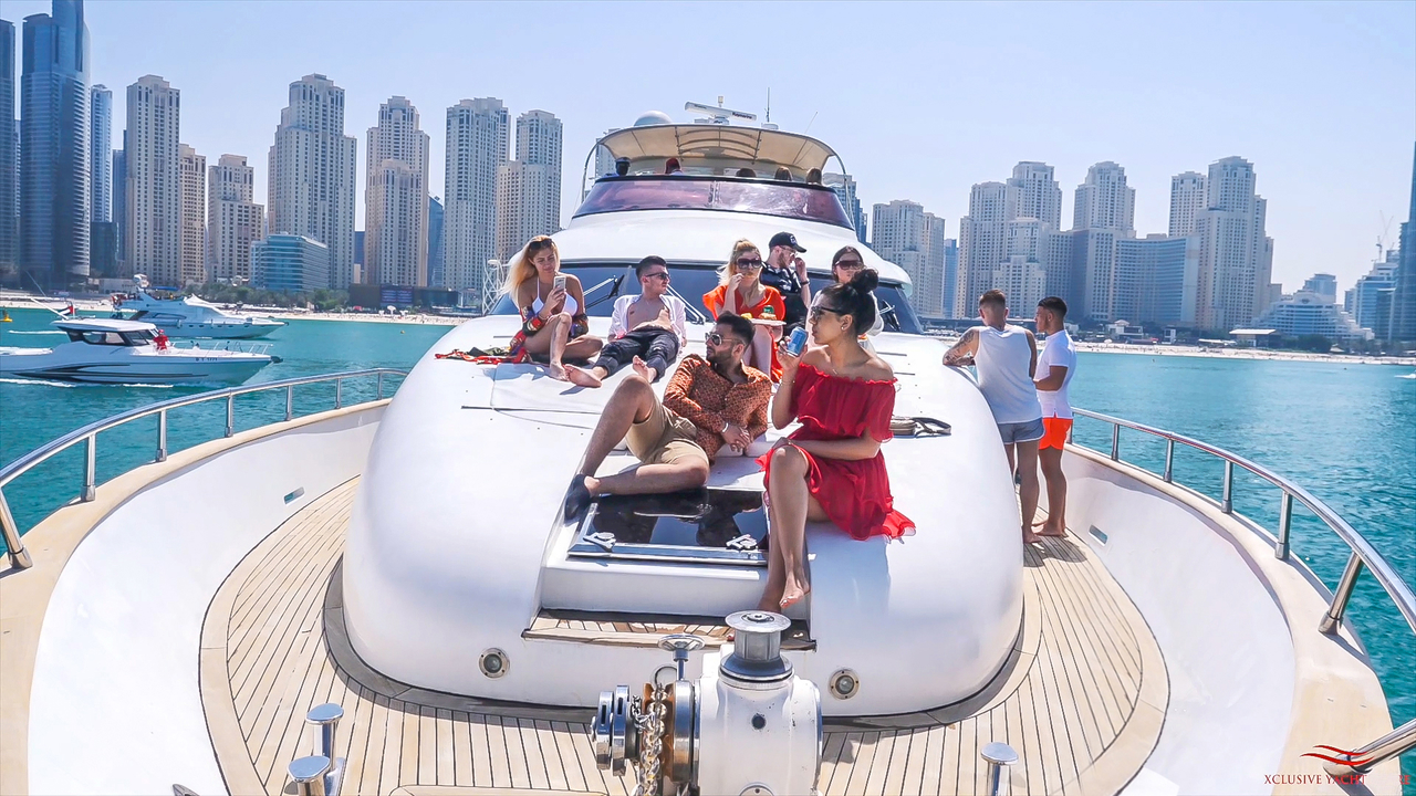 Shared Luxury Yacht Tour with Breakfast or BBQ