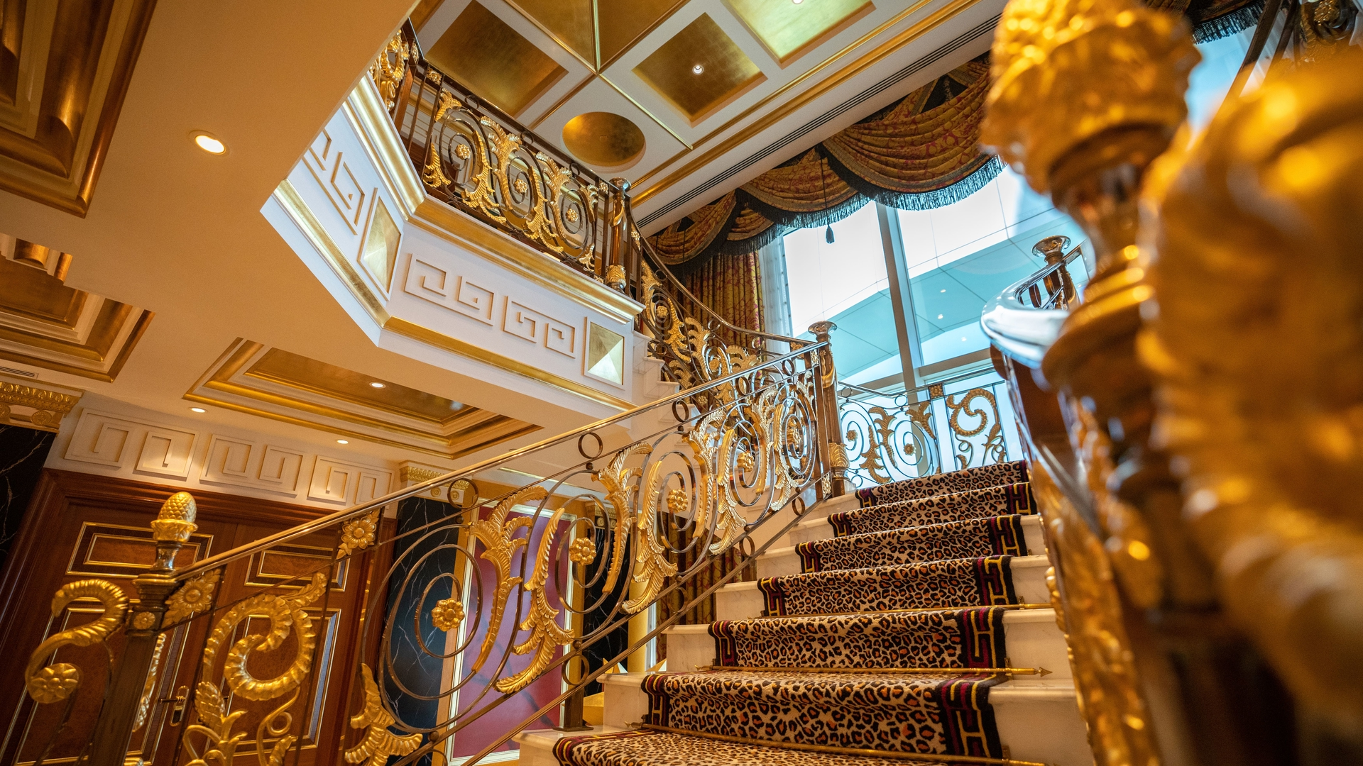 Inside Burj Al Arab - Photo 19