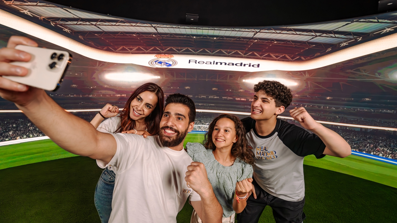 Real Madrid World - Photo 11