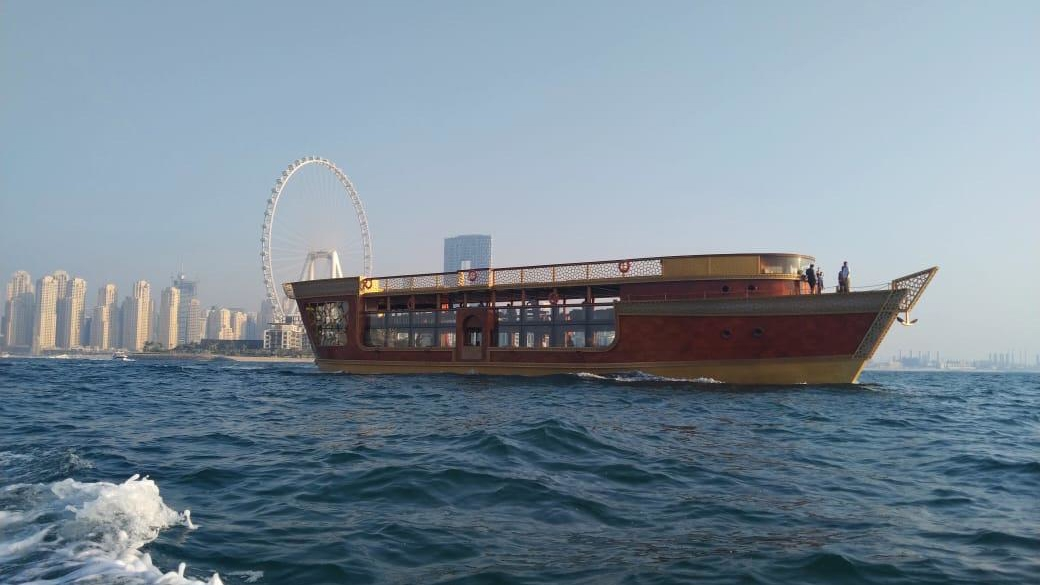 Круиз с ужином на арабской лодке Ocean Empress