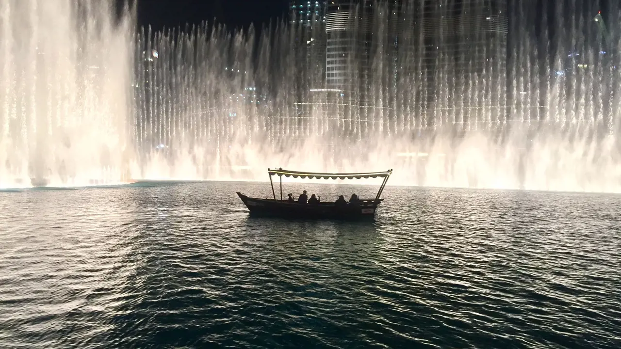 Dubai Mall Fountain & Lake Ride – Bild 3