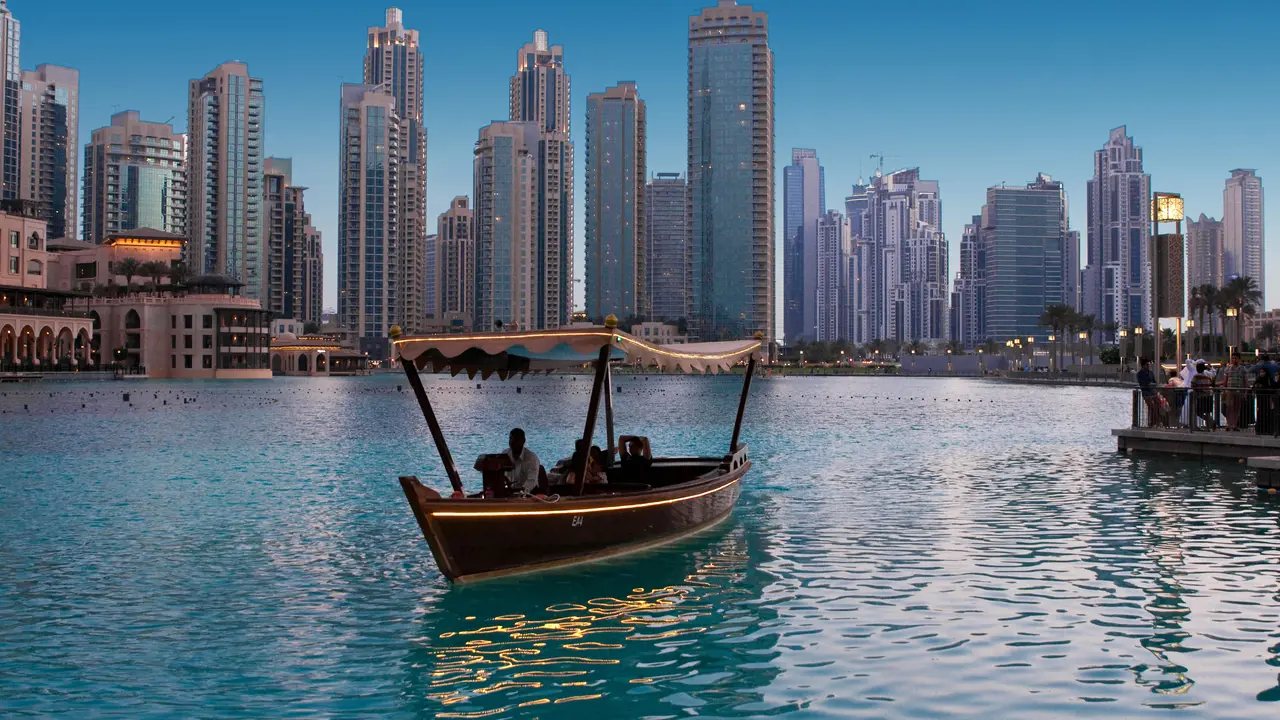 Dubai Mall Fountain & Lake Ride – Bild 4