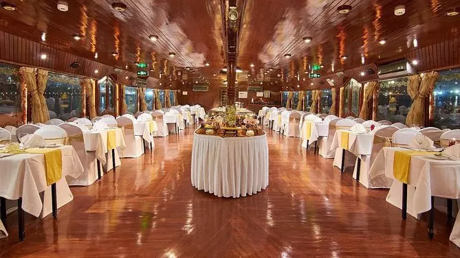 Круиз с ужином на арабской лодке в Абу-Даби