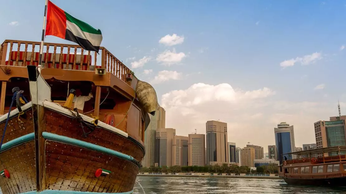 Круиз с ужином на арабской лодке в Абу-Даби