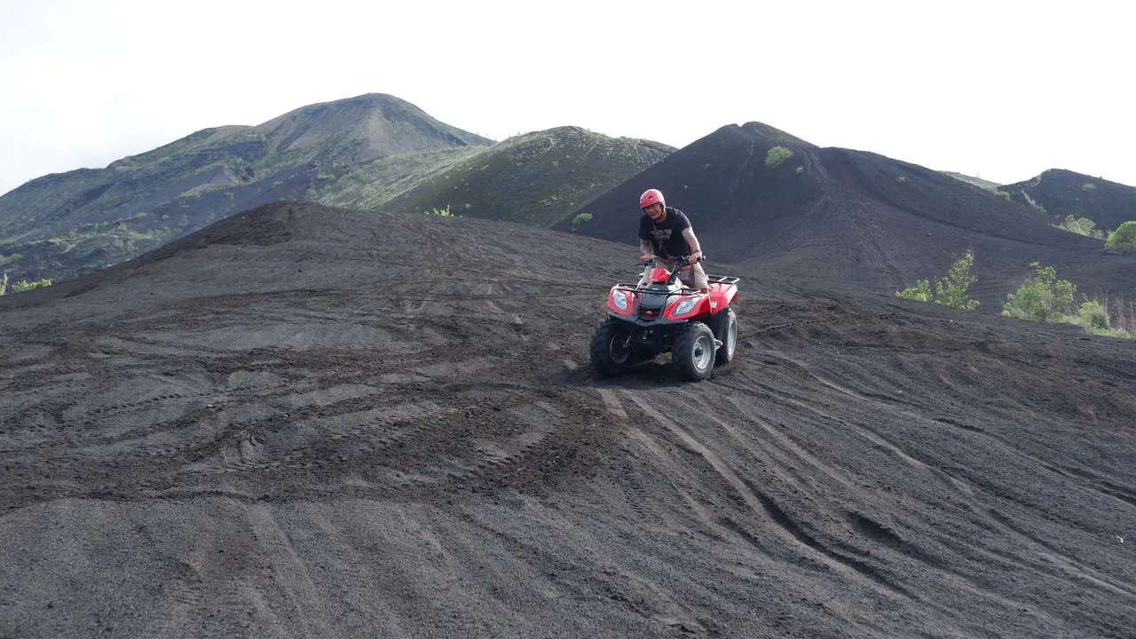 Mount Batur Quad Bike Tour and Hot Spring Visit – Bild 3