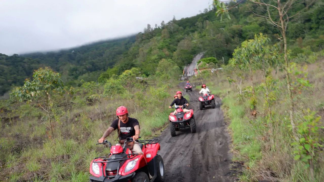 Mount Batur Quad Bike Tour and Hot Spring Visit – Bild 5