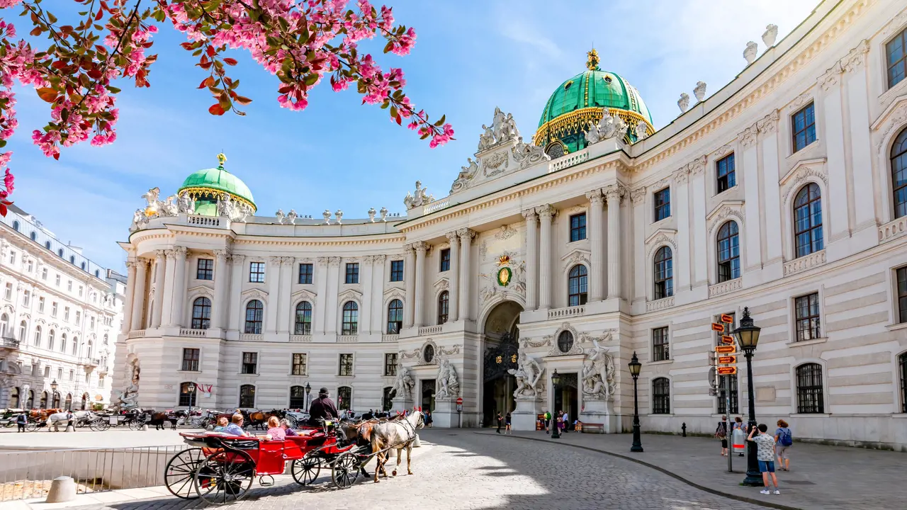 Hofburg Palace, Gardens, and Sisi Museum Skip-the-Line Guided Tour – Bild 2