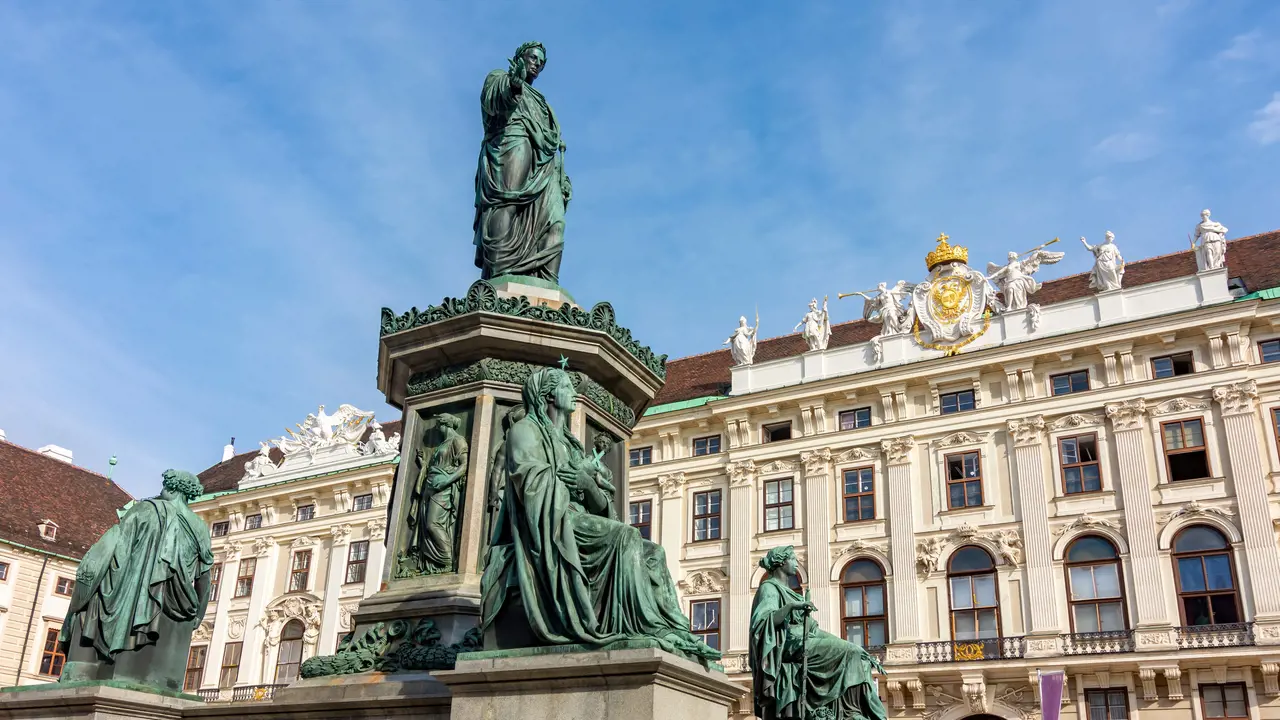Hofburg Palace, Gardens, and Sisi Museum Skip-the-Line Guided Tour – Bild 3
