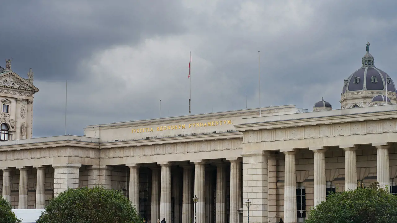 Hofburg Palace, Gardens, and Sisi Museum Skip-the-Line Guided Tour – Bild 4