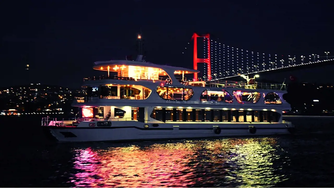 Bosphorus Dinner Cruise with Turkish Night Show – Bild 2