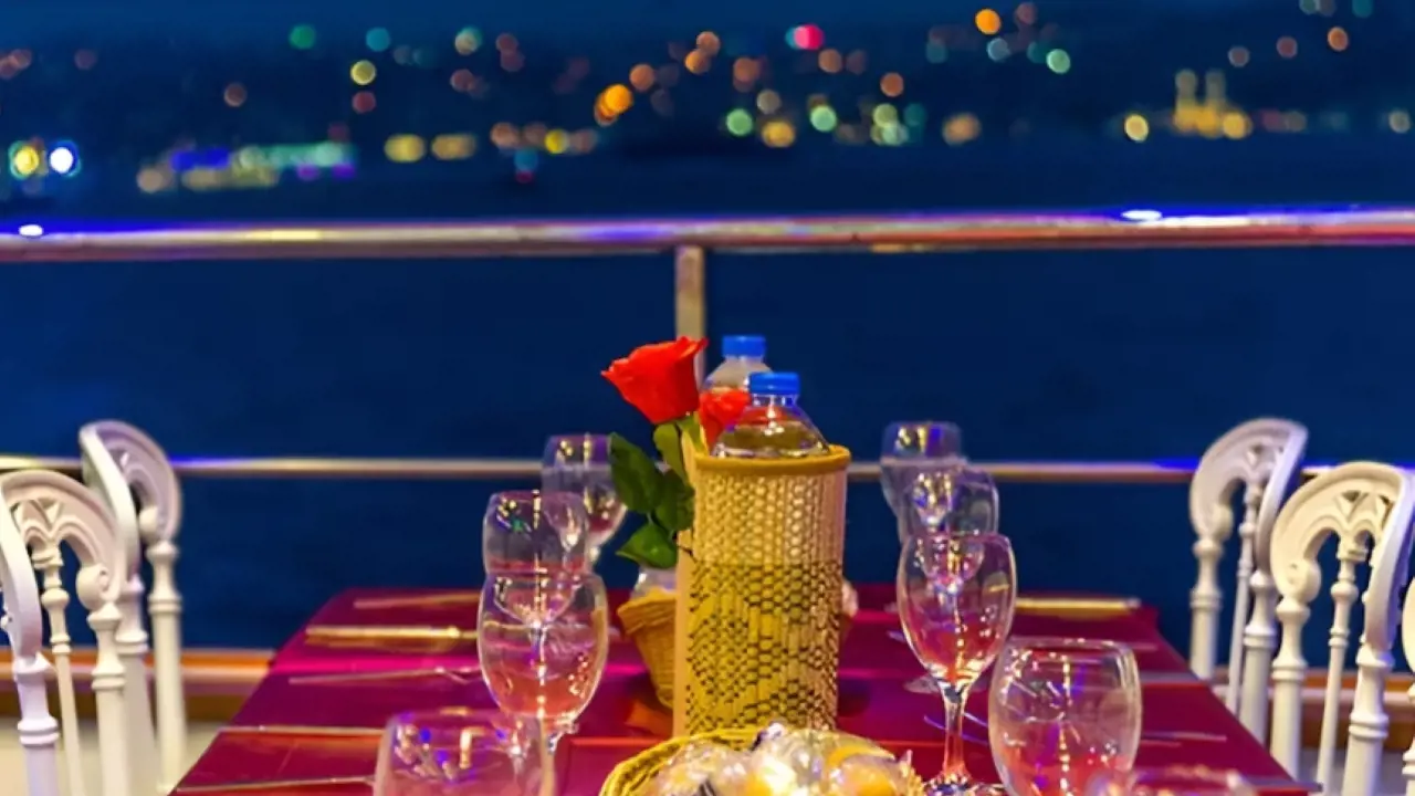 Bosphorus Dinner Cruise with Turkish Night Show – Bild 4