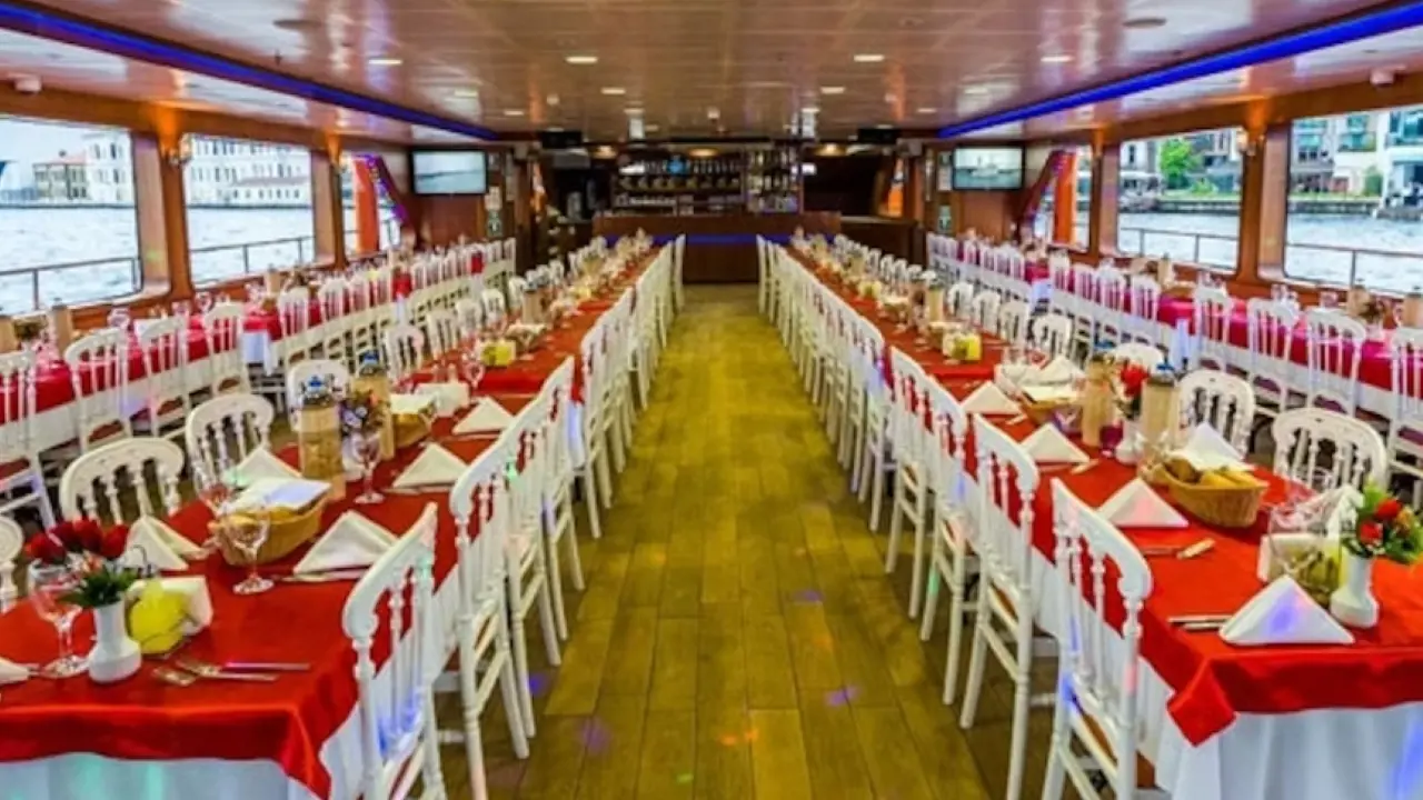 Bosphorus Dinner Cruise with Turkish Night Show – Bild 5