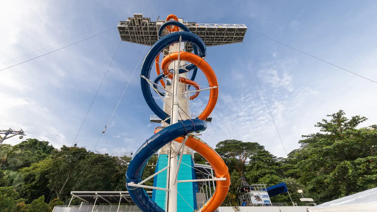 Skypark Sentosa by AJ Hackett Ticket: Bungy Jump and Giant Swing