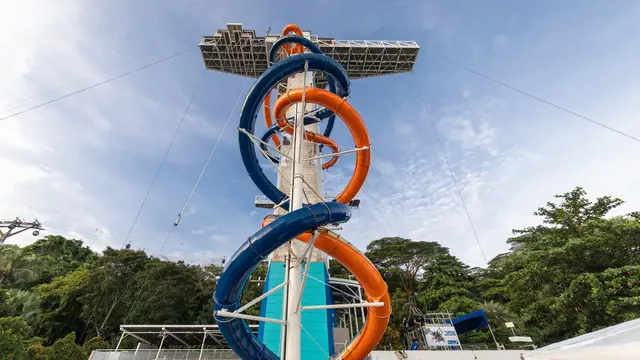 Skypark Sentosa by AJ Hackett Ticket: Bungy Jump and Giant Swing