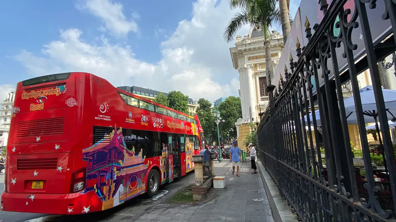 City Sightseeing Hanoi Hop-on Hop-off Bus Tour – Bild 2