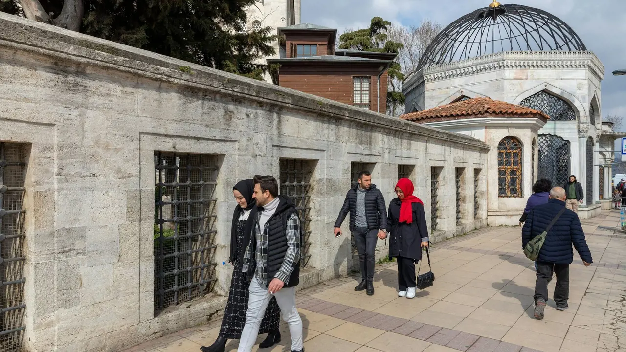 Istanbul Europe and Asia Half-Day Private Tour: Maiden's Tower and Mihrimah Sultan Mosque – Bild 5