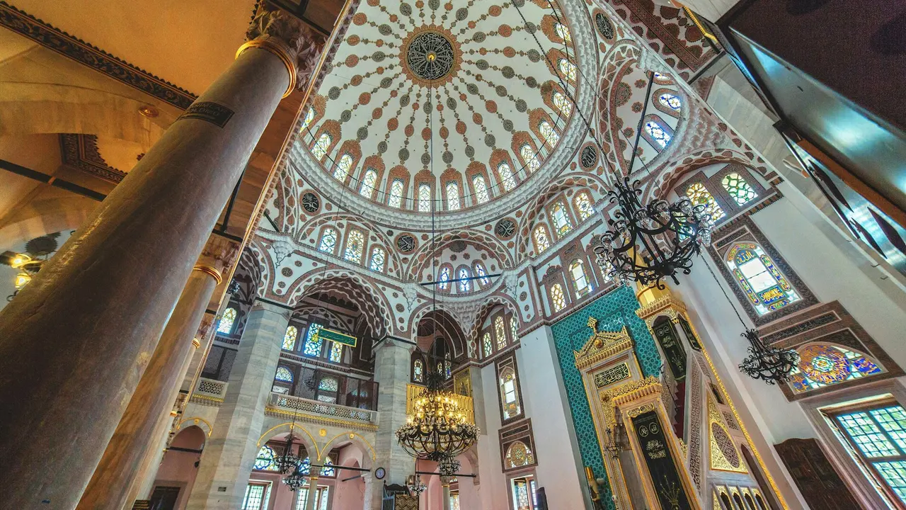Istanbul Europe and Asia Half-Day Private Tour: Maiden's Tower and Mihrimah Sultan Mosque – Bild 6