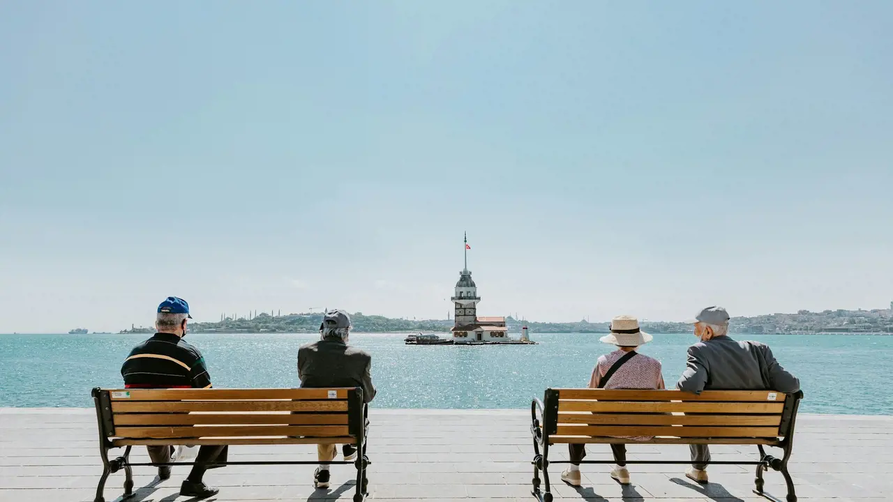 Istanbul Europe and Asia Half-Day Private Tour: Maiden's Tower and Mihrimah Sultan Mosque – Bild 8